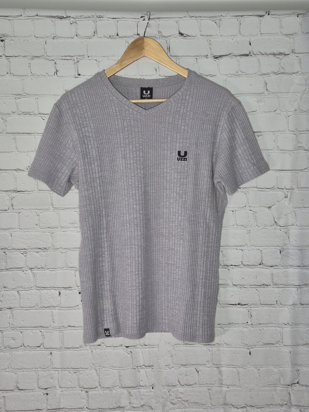 Uzzi Light Gray Ribbed V-Neck Short Sleeve Shirt